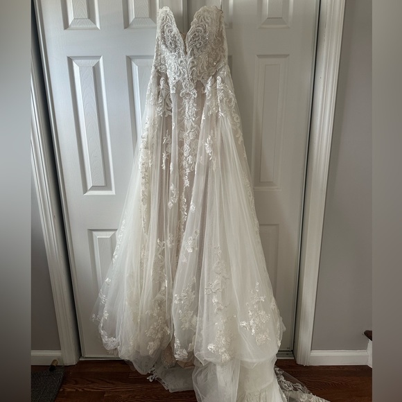 Martina Liana Wedding Dress 1228 - Picture 12 of 17